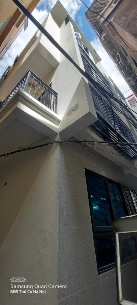 Tôi cần bán căn nhà 4 tầng, căn góc 3 ngủ, dt 30m2, tại Triều Khúc, Thanh Trì. Lh 0984672007