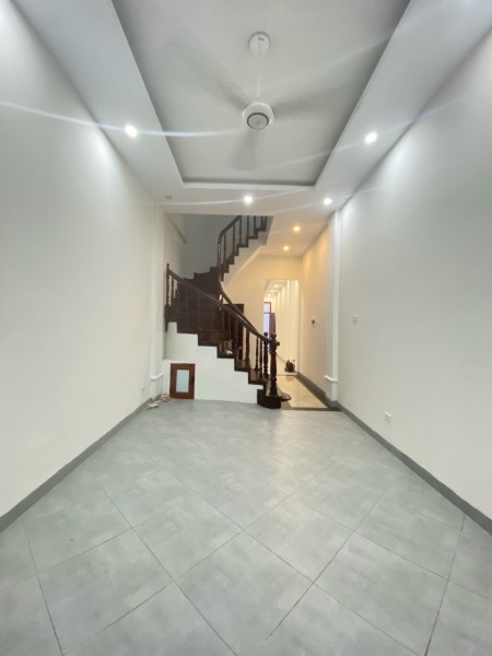 Bán nhà PL ô tô ngõ 71 Hoàng Văn Thái 4 tầng 61m2 ở luôn giá 6,8 tỷ. LH 0912442669