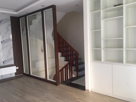 Bán nhà ô tô đỗ gần, ngõ thông 40m2, tiện ích xung quanh, 5 tầng đúc kiên cố