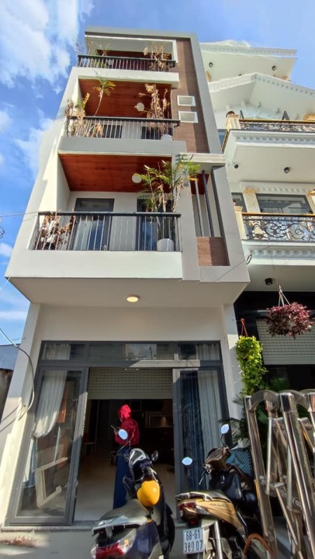 Nhà mới 100% khu City Land, diện tích 60m vuông, nở hậu hơn 7m. Xe hơi ngủ trong nhà