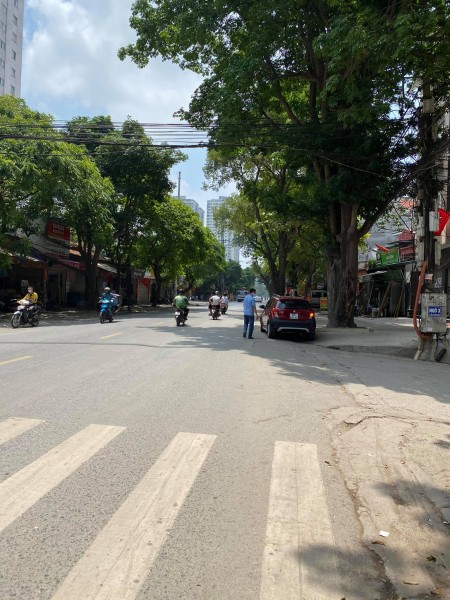Bán Nhà Ngay BX nước Ngầm, dt 117m2, 14.6 Tỷ, lô góc 3 thoáng, Ô tô Tránh