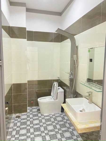 Cần bán nhà lô góc 2 mặt tiền 11m, Quán Thánh, dt 40m2, giá 15 tỷ, lhcc