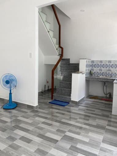 Nhà mới BTCT, dt 88m2 sàn, cách MT Đoàn Văn Bơ vài bước chân, giá mùa dịch, lh 0989149953