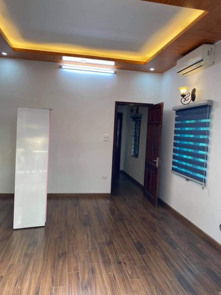 Bán đất tặng nhà dt 50m2, ô tô đô 10m, 2 thoáng, tiện ích ngập tràn, trung tâm Hà Đông