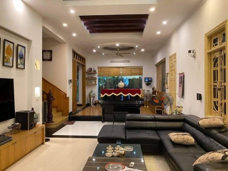 Nguyễn Văn Cừ chính chủ giám đốc ngân hàng bán nhà phân lô ô tô vào nhà 80m2