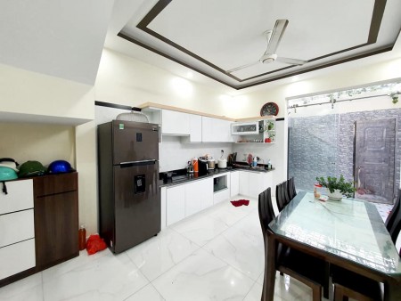 Bán nhà Trần Cung, Nội thất lung linh, 50m2, 5,5 tỷ