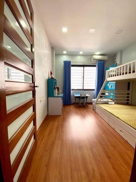 Nhà đẹp như mơ phố Tôn Đức Thắng, nhà mới xây 1 năm về ở luôn, dt 37m2