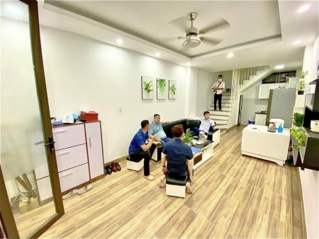 Hàng hiếm Nguyễn Trãi, dt 45m2, 5 tầng, 15m ra phố giá nhỉnh 5 tỷ, lh 0368422168