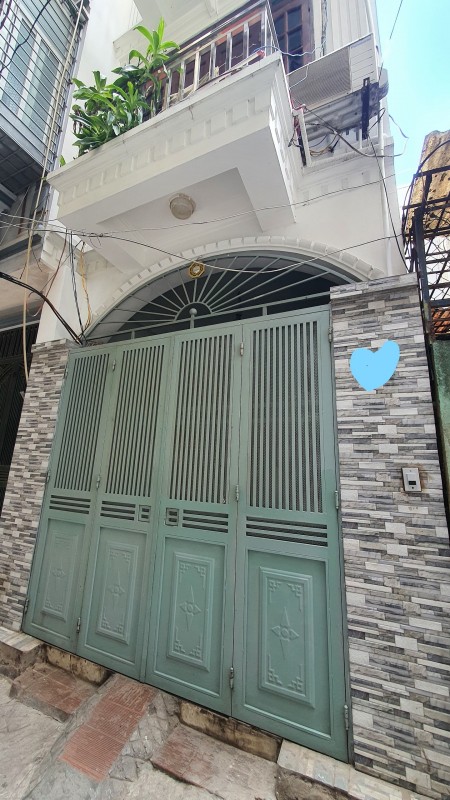 Bán nhà Hoàng Quốc Việt Nghĩa Đô, Cầu Giấy DT 39m2, 5 tầng giá 4.5 ty, vị trí đẹp
