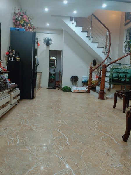 Bán nhà Kim Ngưiu, Hai Bà Trưng, 65m2, 3 tầng, sổ đỏ chính chủ, gần oto, giá hơn 4 tỷ.