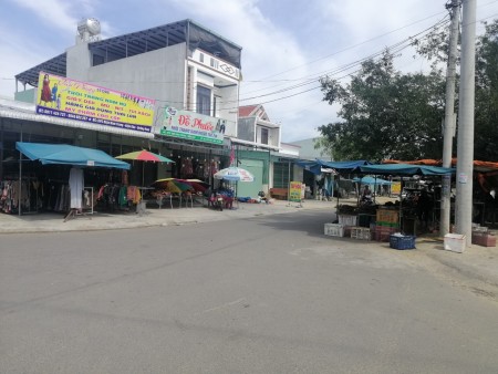Mở cửa hàng kinh doanh ngay mặt tiền cổng chính của chợ lớn, mặt tiền chợ