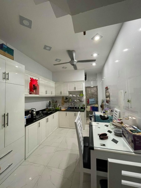 Huỳnh Văn Bánh, Phú Nhuận, hẻm 1 trục thẳng, mt xe hơi tránh, nhà mới 45m2, 2 tầng giá cực tốt