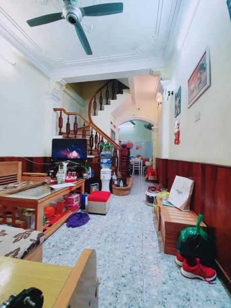 Cần tiền bán gấp nhà phố Khương Hạ, diện tích 39m2, 4 tầng, giá bán 3.3 tỷ.