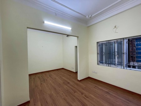 Bán Nhà ngõ Lạc Long Quân, Hà Nội, 5T, 30M2 giá: 3.3 Tỷ
