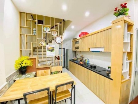 Bán nhà Trần Phú ngõ rộng cách 50m ra phố nhà đẹp ở ngay, 6 tầng đúc