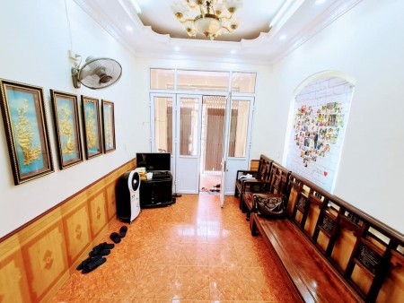 Bán nhà Đại Từ giá 3.2 tỷ, 2 mặt thoáng, 2 thoáng, gần phố tiện giao thông đi lại, dt 38m2