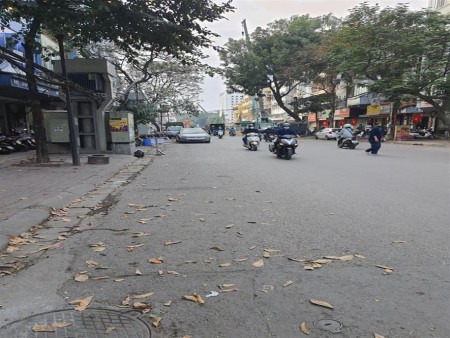 Bán nhà mặt phố Quốc Tử Giám dt 150m2, mt 5,1m, giá 37 tỷ, vỉa hè, kinh doanh
