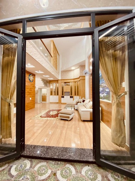 Hẻm xe hơi lô góc Nguyễn Văn Lượng, dt 102m2, 5 tầng đúc, giá 8.9 tỷ, tặng nội thất