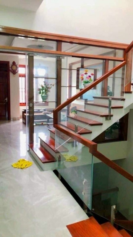 Bán nhà 3 tầng mặt chợ Hải Tân, TP HD, 87.75m2, mt 4.5m, 3 ngủ, KD buôn bán sầm uất