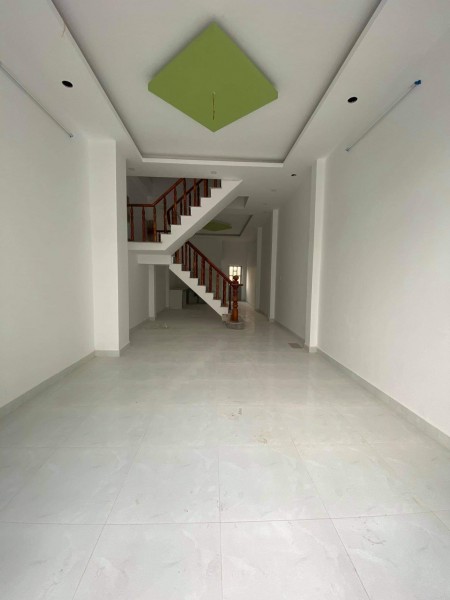 Bán nhà phường hiệp an thành phố Thủ Dầu Một, diện tích 100m2, sân lớn, lhcc