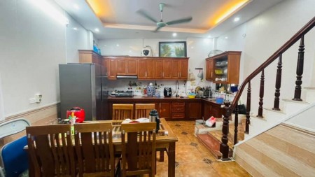 Bán nhà Tam Trinh, Hoàng Mai, 52m2 x 4T, MT 4.2m, phân lô, ô tô, chỉ nhỉnh 6 tỷ. LH 0966456918
