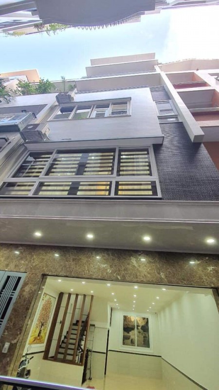 Cực hiếm mặt phố 12 tỷ, mặt phố Lạc Long Quân, dt 40m2, đúc kiên cố 5 tầng