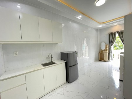 Phòng fnt, ban công, máy giặt riêng, an ninh 24/7, 0938.764.277