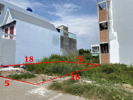 Bán đất mặt tiền đường D8 Long Hậu 90m2, dân cư hiện hữu, sổ đỏ đầy đủ, 2.9 tỷ - 0901473829