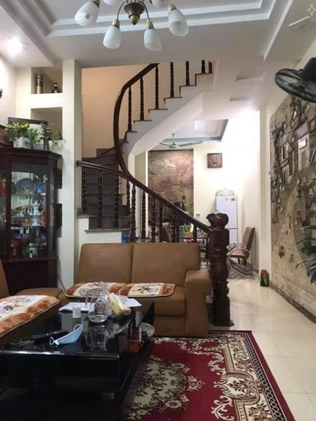 Gia đình cần bán nhanh nhà Phố Cầu Giấy, 55m2 x5T, 6 Phòng ngủ, Sân để xe 10 xe máy