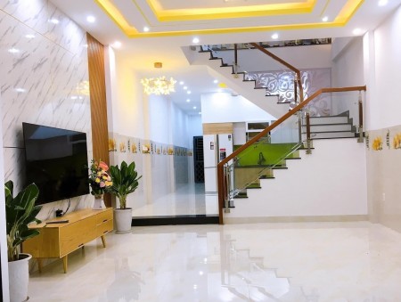 Bán nhà hiếm Ngọc Lâm 50m2*4T, 20m ô tô tránh, nhà đẹp, mt 5m, 2 mặt thoáng, giá 4.5 tỷ