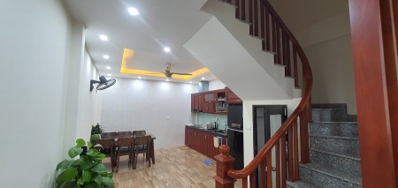 Nhà trung tâm Long Biên, giá 5.8 tỷ, ô tô vào nhà kinh doanh sầm uất, chính chủ