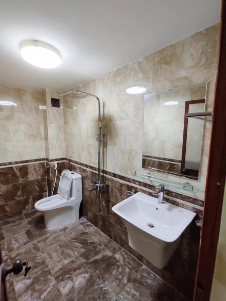 Bán nhà nguyên căn Đại La phố Vộng, dt 30m2, 5 tầng, mt 4.5m, giá hơn 20 tỷ, lhcc