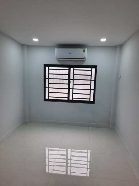 Nhà bán giá 1.97 tỷ sở hữu nhà đẹp ở ngay, 22m2, hxh, Quận Tân Phú
