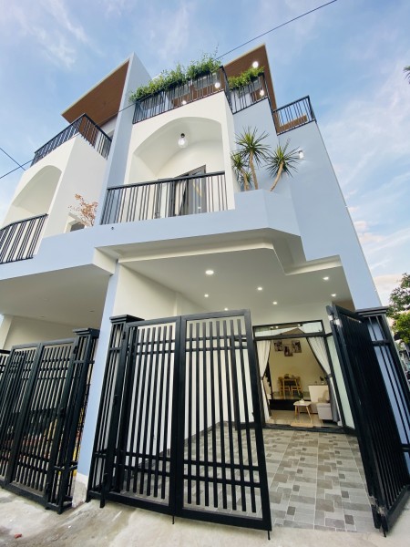 Bán nhà đẹp 3 tầng full nội thất kiệt Ngự Bình. Ngay trung tâm thành phố. lh 079_657_1878
