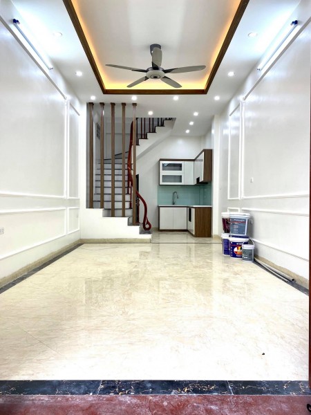 Bán nhà Cù Chính Lan, Thanh Xuân, 35m2 x 6T, MT 4m, giá 4.5 tỷ. LH 0966456918