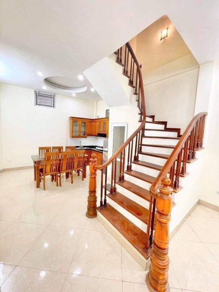 Cần Bán Nhà Ngõ 381 Phố Bạch Mai. Ngõ trước nhà xe 3 gác qua, xây 5 tầng đúc kiên cố