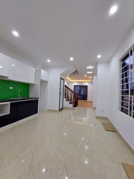 Nhà mới đẹp phố Hoàng Mai, lô góc ngõ thông gara ô tô dt 45m, 5 tầng, giá 6.1 tỷ