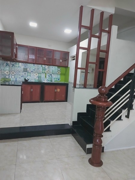 Gấp bán nhà 3 tầng dt 30m2 Chữ Đồng Tử, Quận Tân Bình, chỉ 4 tỷ 25