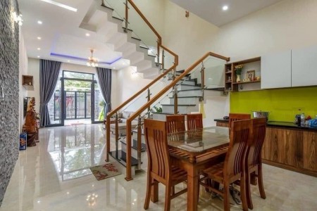 Nhà 2 lầu 1 trệt giá ngộp thương lượng, ngân hàng hỗ trợ vay, lh 0389728246