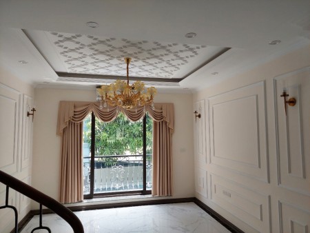 Bán nhanh nhà phố Sài đồng 45m2, 5 tầng đúc, 2 thoáng, gara, 3 ô tô tránh