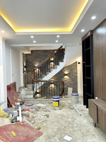 Bán nhà mặt ngõ đường Láng, diện tích 37m giá 5,6 tỷ, lh 0949794555