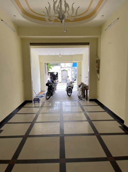 Nhà DC9, diện tích 4x25m, 3 lầu, sân thượng, 4 phòng ngủ, 5 nhà vệ sinh