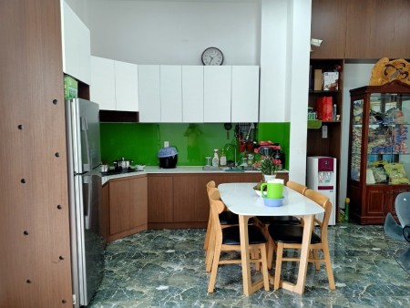 Bán nhà nguyên căn có đầy đủ thổ cư, nội thất, giá bán 6.1 tỉ, thương lượng