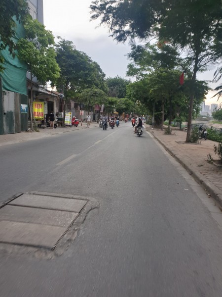 Bán siêu phẩm lô góc Kim Giang 5 phút ôtô đỗ bến xe Nước Ngầm, dt 37m2, giá 2,99tỷ