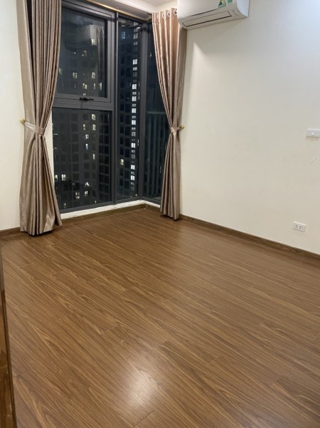 Cho thuê gấp căn hộ ở Ecogreen city, 2PN đồ cơ bản 10tr/tháng LH 0327582785