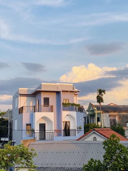 Nhà nguyên căn siêu phẩm kiệt ô to Ngự Bình, đúc 3 tầng đúc, giá 2.65 tỷ, lh 0346229509