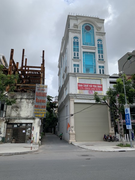 Bán gấp mặt phố Liễu Giai, hiện cho thuê $7600/tháng, dt 106m2, mt 6.6m, lhcc