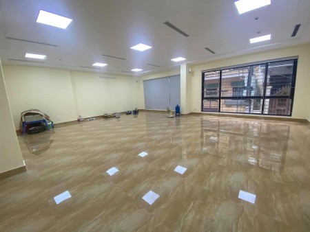 8 tầng 1 hầm thang máy, mặt phố Hoàng Quốc Việt diện tích 291m2 mặt tiền 8m giá 165 tỷ
