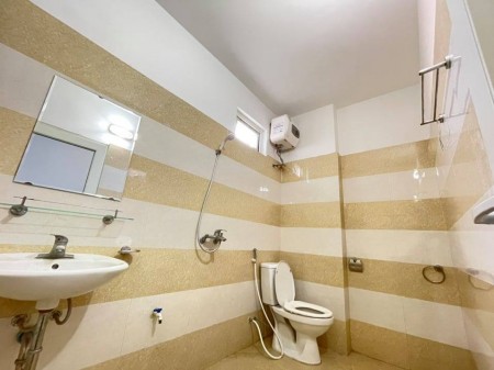 Bán nhà Quận Hoàng Mai, ngõ nông, thông thoáng, dt 30m2, giá 3.3 tỷ, lhcc