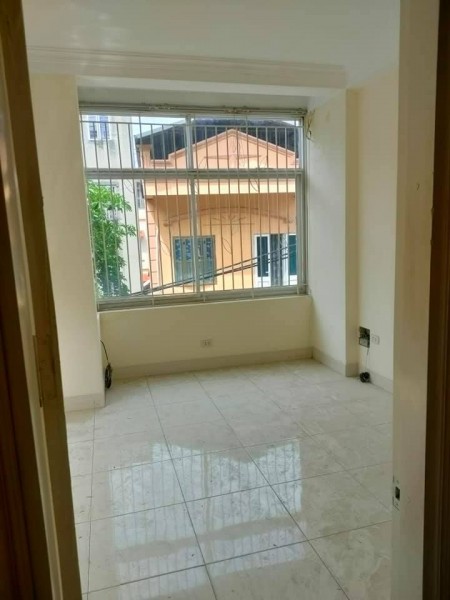 Bán nhà Bằng B Hoàng Mai, ngõ 3 otô tránh, mặt tiền 4.3m kinh doanh, giá 3.95 tỷ.